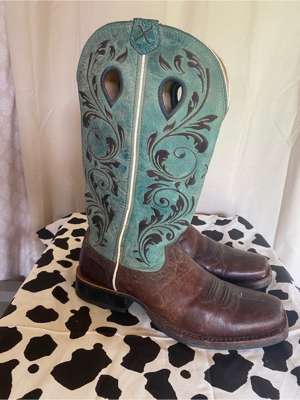 Teal and Brown Western Pull-On Cowboy Boots - Classic Style